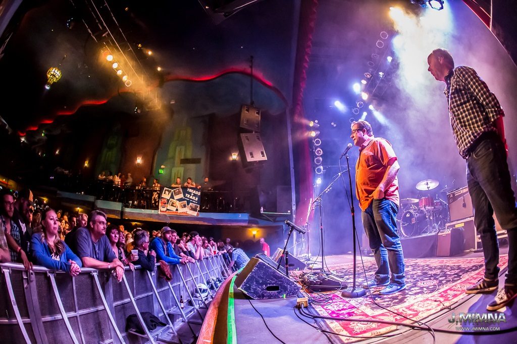 Make Use of Live Music Venue for Music Entertainment